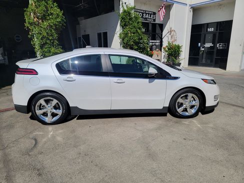 Used 2015 Chevrolet Volt Premium image 9