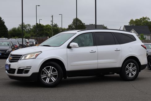Used 2016 Chevrolet Traverse LT image 2