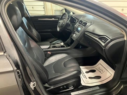 Used 2017 Ford Fusion Titanium image 26