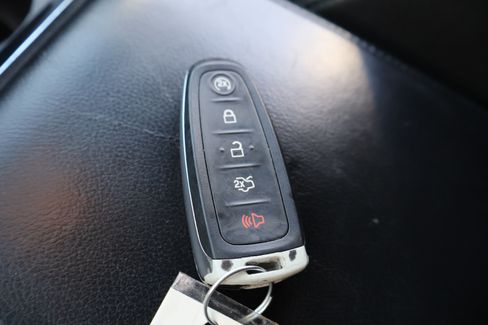 Used 2018 Lincoln MKT image 32
