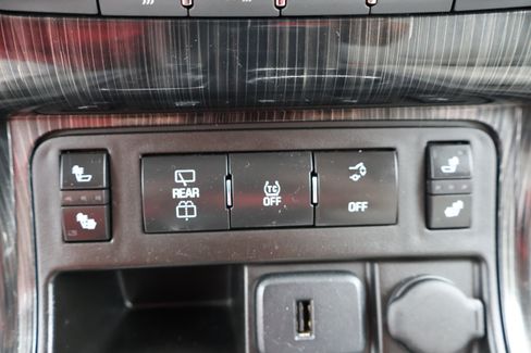 Used 2016 Chevrolet Traverse LT image 24