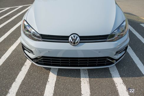 Used 2019 Volkswagen Golf R image 10