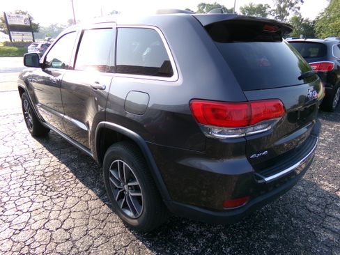 Used 2018 Jeep Grand Cherokee Limited image 3