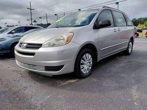 Used 2004 Toyota Sienna CE image 1