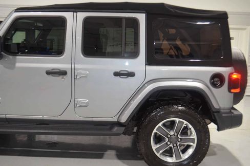 Used 2018 Jeep Wrangler Unlimited Sahara image 6