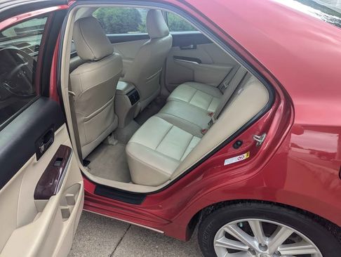 Used 2012 Toyota Camry image 8