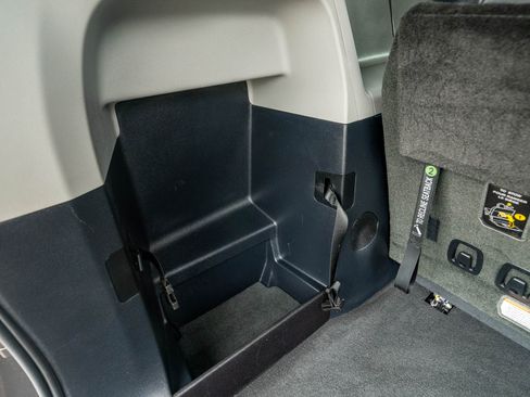 Used 2015 Toyota Sienna SE image 38