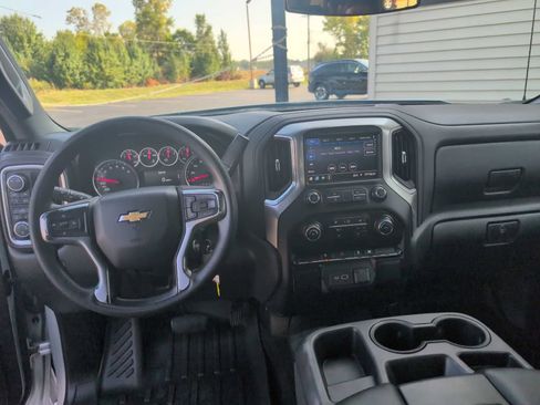 Used 2020 Chevrolet Silverado 1500 LT image 9