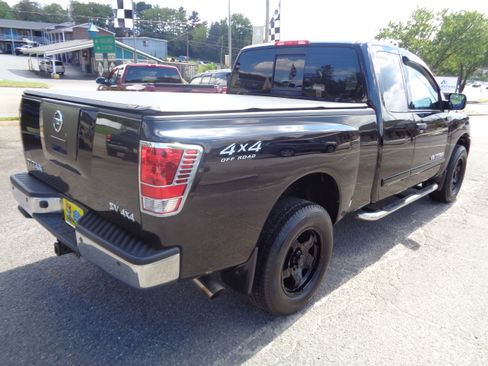 Used 2012 Nissan Titan SV image 4