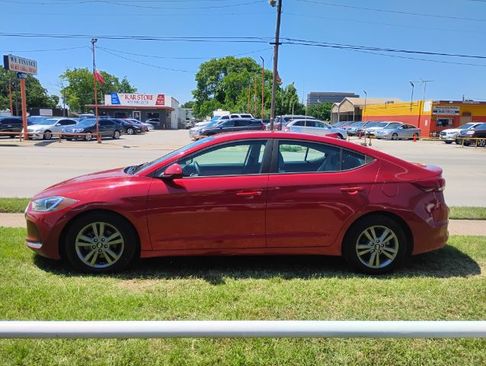 Used 2018 Hyundai Elantra Limited image 8