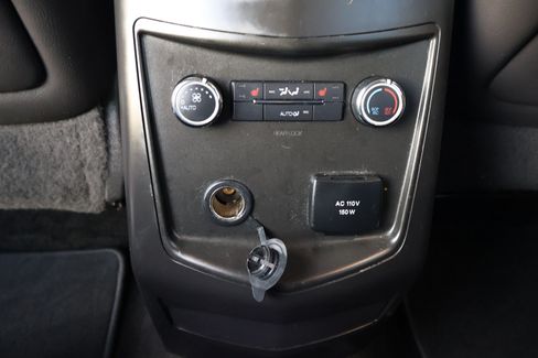 Used 2018 Lincoln MKT image 18