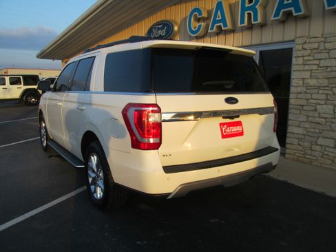 Used 2021 Ford Expedition XLT image 4