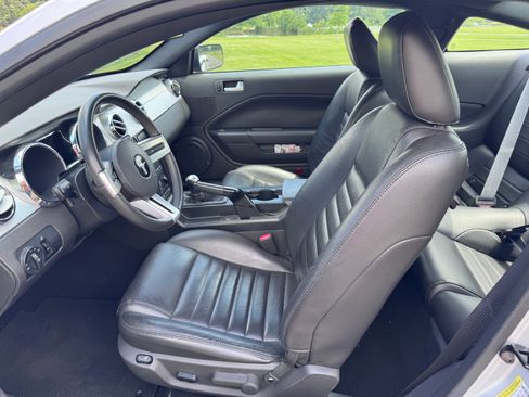 Used 2005 Ford Mustang GT Premium image 4