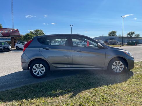 Used 2016 Hyundai Accent SE image 5