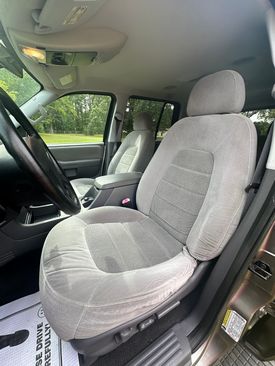 Used 2005 Ford Explorer XLT image 9