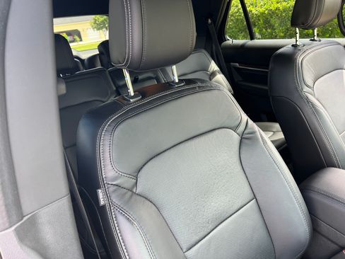 Used 2018 Ford Explorer Limited image 14
