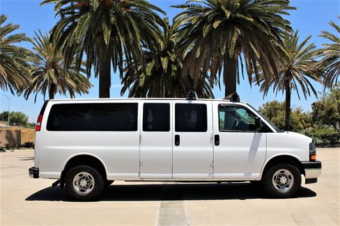 Used 2018 Chevrolet Express 3500 LT image 1
