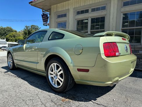 Used 2005 Ford Mustang GT image 3