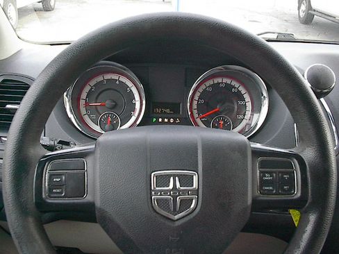 Used 2017 Dodge Grand Caravan SE image 14