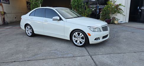 Used 2011 Mercedes-Benz C 300 Sport image 4