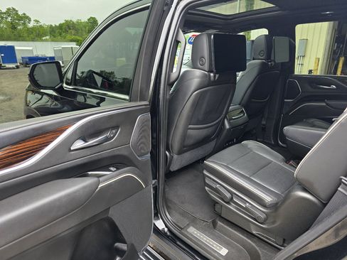 Used 2021 Cadillac Escalade Premium image 13