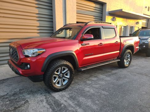 Used 2018 Toyota Tacoma TRD Off-Road image 1