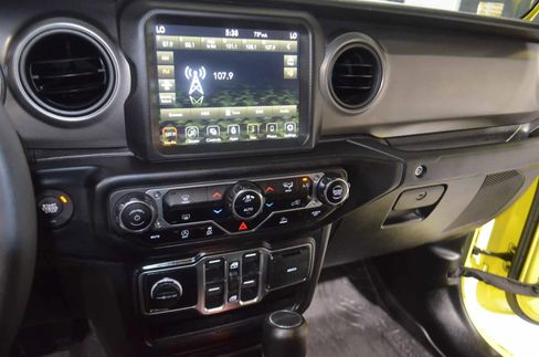 Used 2023 Jeep Gladiator Willys image 25