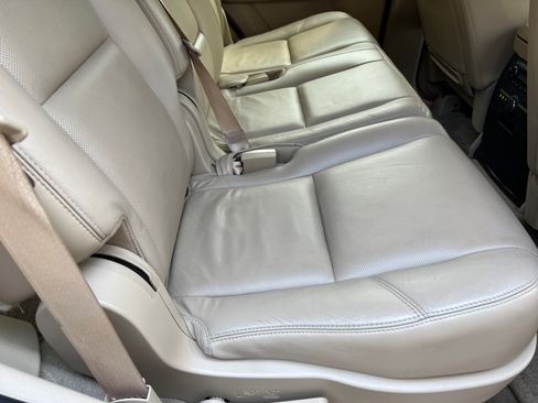 Used 2009 Cadillac Escalade Luxury image 16