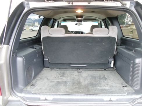 Used 2001 Chevrolet Suburban LS image 14