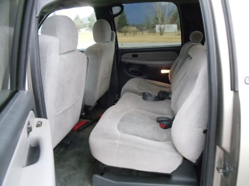 Used 2001 Chevrolet Suburban LS image 16