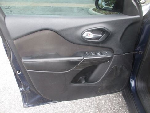 Used 2016 Jeep Cherokee Latitude image 12