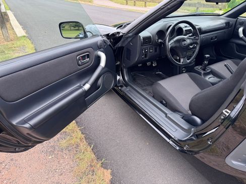Used 2000 Toyota MR2 Spyder image 2