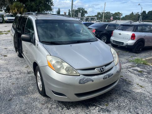 Used 2010 Toyota Sienna image 4