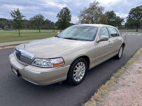 Used 2007 Lincoln Town Car Signature image 27