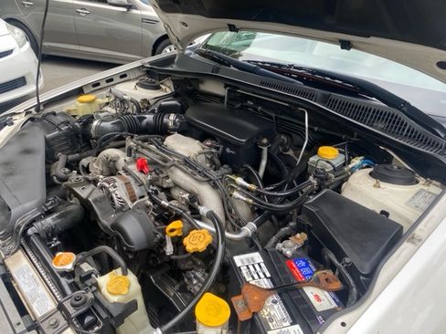 Used 2005 Subaru Outback 2.5i image 30