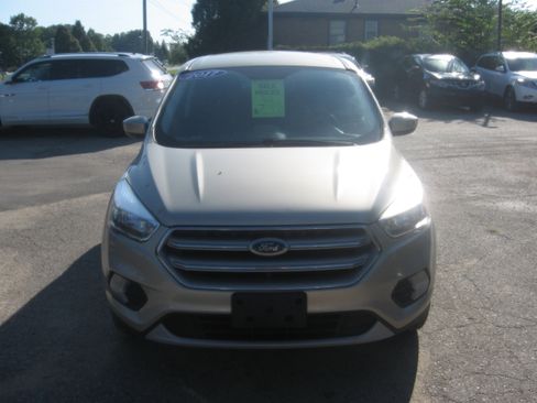 Used 2017 Ford Escape SE image 2