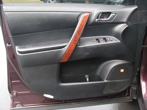 Used 2013 Toyota Highlander Limited image 13