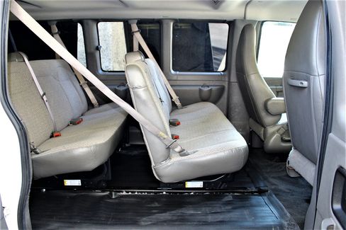 Used 2018 Chevrolet Express 3500 LT image 18