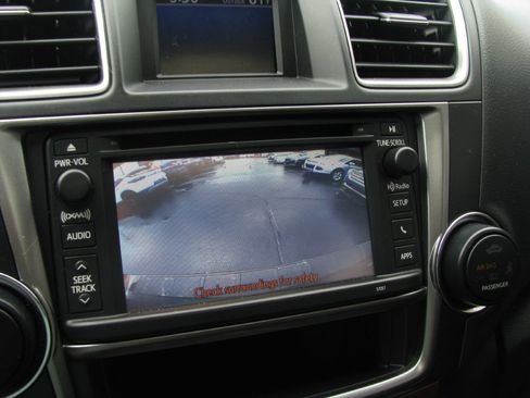 Used 2013 Toyota Highlander Limited image 12