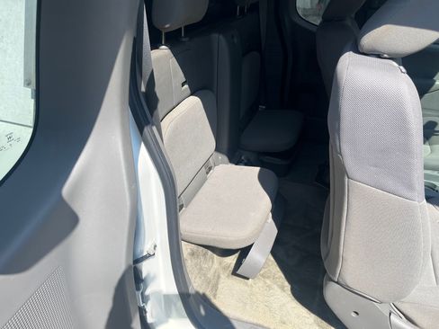 Used 2010 Toyota Sienna image 2