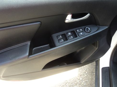 Used 2016 Kia Sportage LX image 7