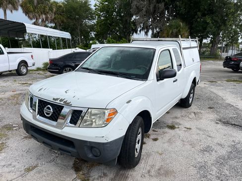 Used 2015 Nissan Frontier XE image 3