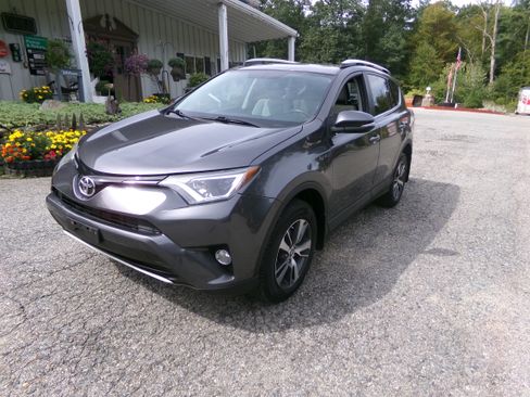 Used 2016 Toyota RAV4 XLE image 1