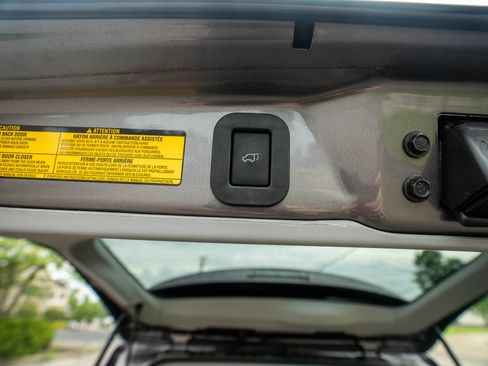 Used 2015 Toyota Sienna SE image 61