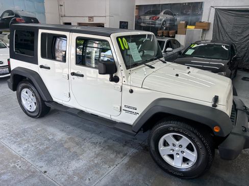 Used 2010 Jeep Wrangler Unlimited Sport image 2