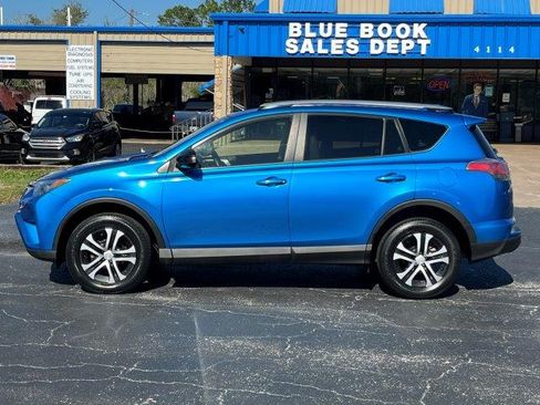 Used 2017 Toyota RAV4 LE image 3
