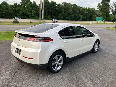 Used 2013 Chevrolet Volt Premium image 2