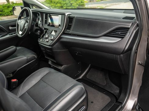Used 2015 Toyota Sienna SE image 25