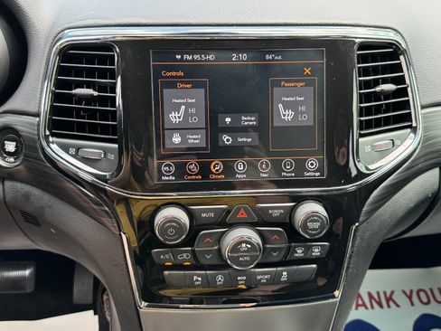 Used 2021 Jeep Grand Cherokee Laredo X image 28