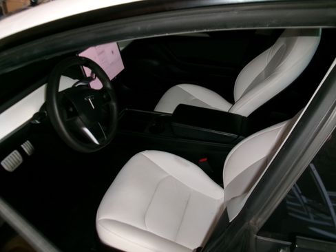 Used 2021 Tesla Model 3 Performance image 6